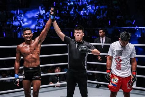 MMA: Singapore fighter Amir Khan beats Filipino Honorio Banario .